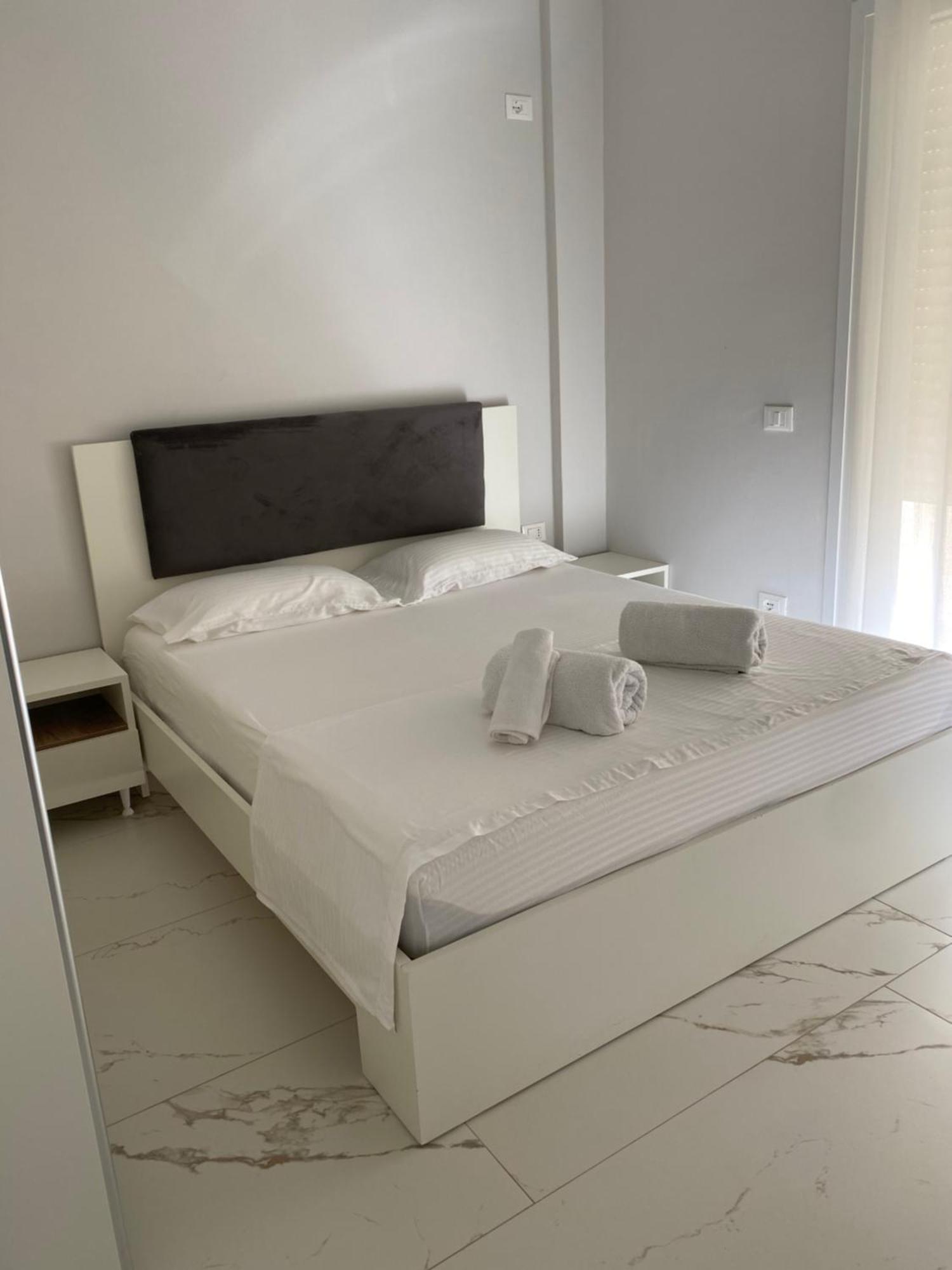Edan Apartments Вльора Екстер'єр фото